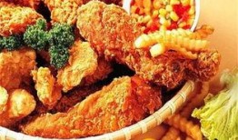 美团爆料炸鸡怎么做视频,炸鸡制作全过程，在家也能轻松学会！